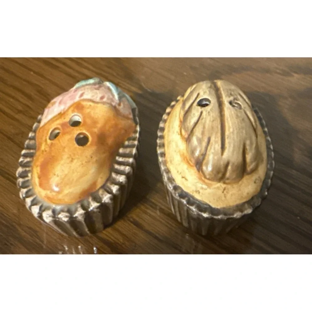 Vintage Ceramic fruit & leaf/nut Salt and Pepper Shakers Set Kitchen Decor